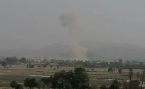 suicide bomber rams military convoy in northwest Pakistan