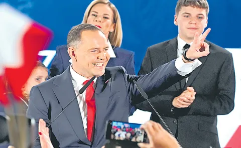Conservative historian wins Polish presidential vote