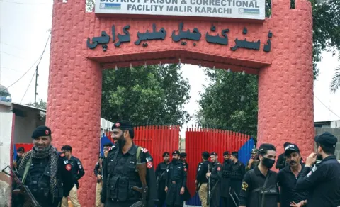 Over 200 inmates escape Malir jail after earthquake12