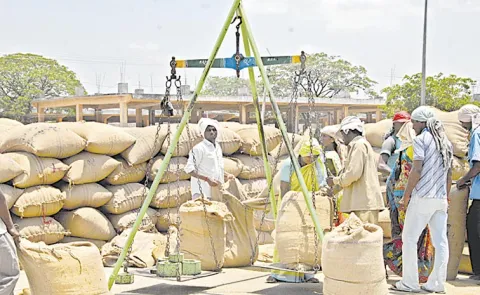 Telangana sets record in Yasangi paddy procurement