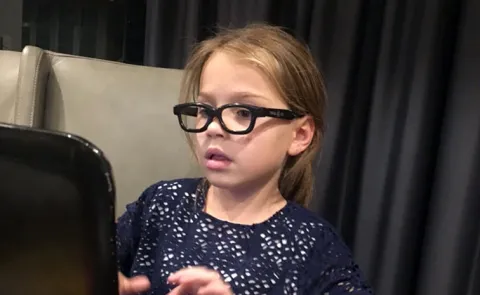 meet this Aussie girl the world youngest magazine editor at the age of 813