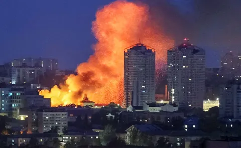 Russia largest attack yet on Ukraine fires 400 drones 40 missiles14