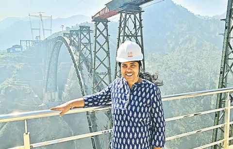 Madhavilatha played a key role in the construction of the railway arch bridge over the Chenab River