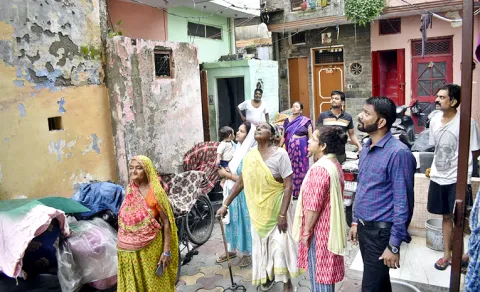 Strong Earthquake Tremors Felt in Delhi13
