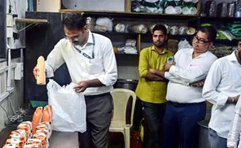 Maharashtra FDA Suspends Canteen Licence14