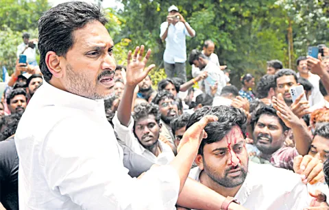 YSRCP chief YS Jaganmohan Reddy visits Chittoor district