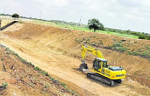 Public money is being looted under the guise of expanding Handri Neeva main canal