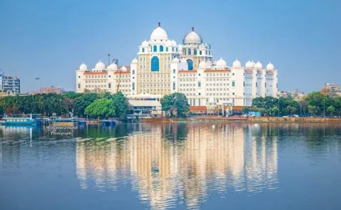 cracks in Telangana Secretariat building 9