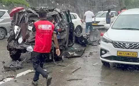 Massive pile up on Mumbai Pune Expressway