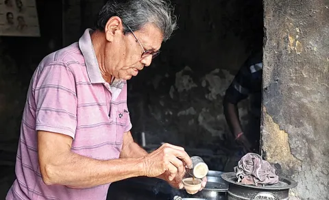 Naresh Chandra Shome Tea Stall in Serampore, West Bengal