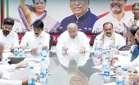 AICC Chief Kharge Serious Warning To MLAs At TPCC Meeting