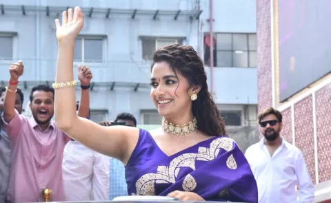 Buzz: Keerthy Suresh Enters Into Politics