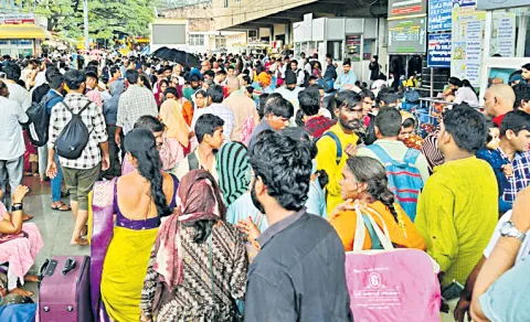 Huge Devotees Rush At Tirumala