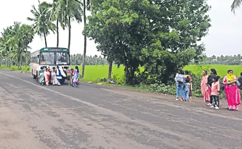 Women have a bitter experience in free travel in RTC buses: Andhra Pradesh