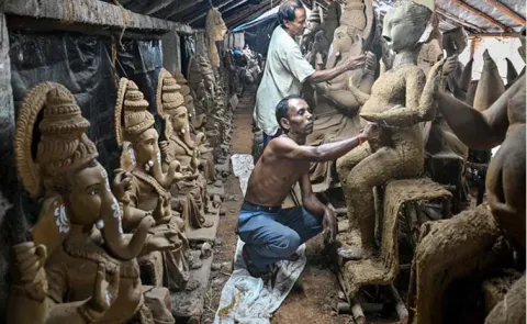 Andhras Srikakulam Meliaputti has been tradition Clay Art for at least 20 years pos