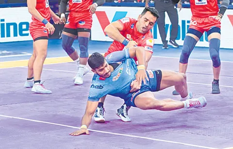 Dabang Delhi fourth consecutive win in Pro Kabaddi League