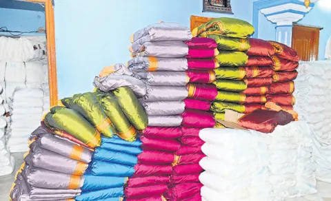 Sarees distributed to women as Dasara gift