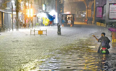 Heavy rain in Hyderabad on Sunday night