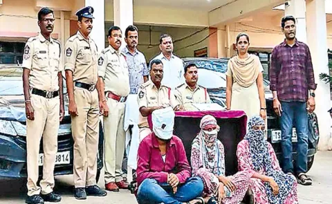 Police Caught Couples And Lady Over Cheating Case