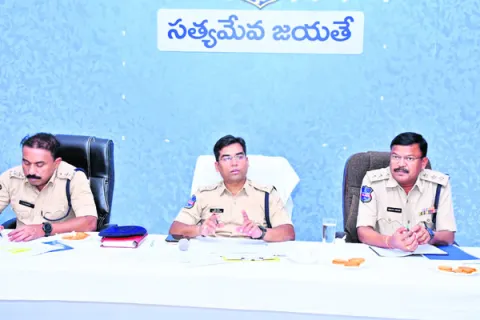 పెండింగ్ కేసులపై దృష్టి సారించాలి