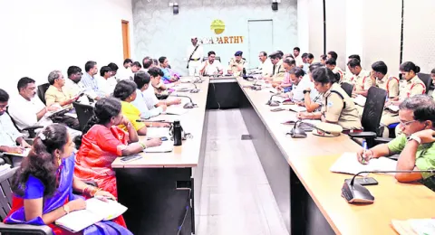 పారదర్శకంగా ఎన్నికల నిర్వహణ