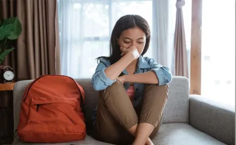 Teen Moodiness : Causes  Symptoms And How Can You Help