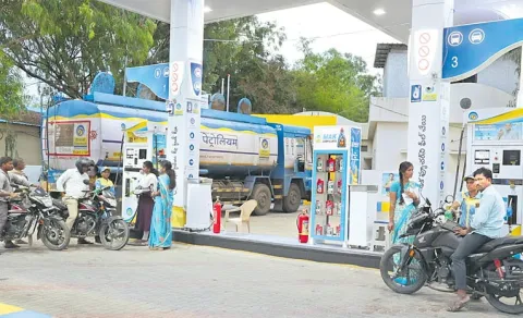 Women Run Petrol Bunk In Narayanpet district
