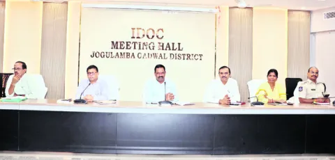ఎన్నికల నిబంధనలు అతిక్రమిస్తే చర్యలు