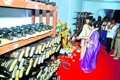 ఆయుధ పూజ నిర్వహించిన ఎస్పీ