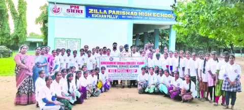 విద్యార్థినులు అన్నిరంగాల్లో రాణించాలి