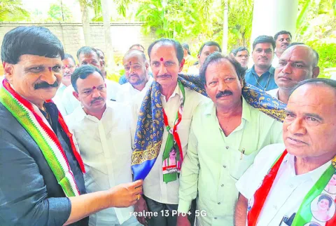 కాంగ్రెస్లోకి మాజీ జెడ్పీటీసీ