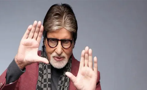 Big B Amitabh Bachchan  83 birthday fans at jalsa video goes viral