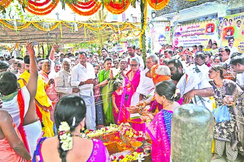 వైభవంగా బొడ్రాయి విగ్రహ ప్రతిష్ఠ