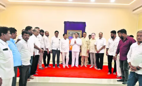 విద్యార్థులకు చేయూత అందిద్దాం