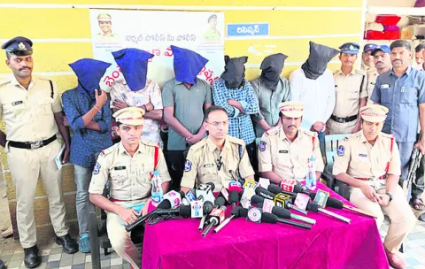 మద్యం షాపుల్లో చోరీ కేసు ఛేదింపు