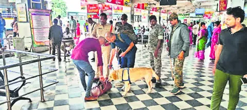 ఫ్రిజ్ పేలడంతో  రూ.4 లక్షల ఆస్తి నష్టం