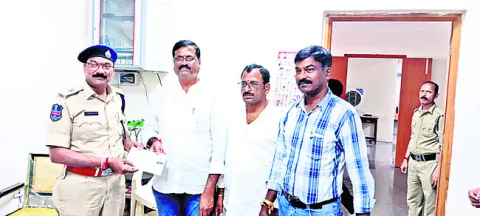 294 వైన్స్.. 258 దరఖాస్తులు!