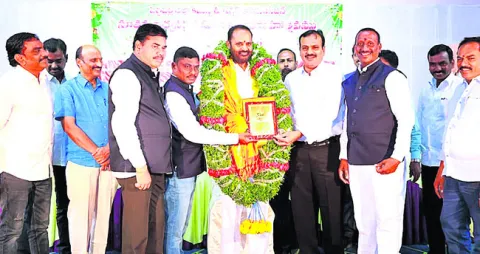 ఆపదలో ఉన్నవారికి అండగా..