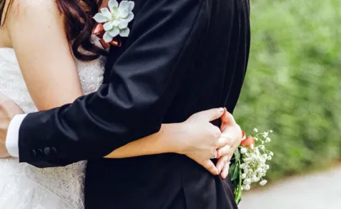 Woman demands Nearly Rs 4 lakh for hugging would be husband