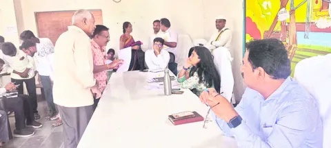 భూ భారతి అర్జీలు పెండింగ్లో ఉండొద్దు