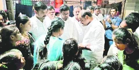హాస్టళ్లు తనిఖీ చేసిన ఎమ్మెల్యే తాటిపర్తి