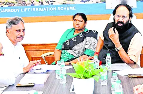 సాగునీటి ప్రాజెక్టులకు నిధులు ఇవ్వండి