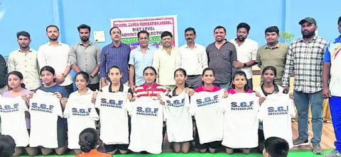 క్రీడల్లోనూ రాణించాలి