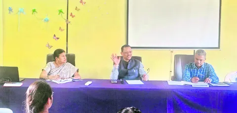 సిబ్బంది నిబద్ధతతో విధులు నిర్వహించాలి