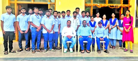 సివిల్స్ ఉచిత శిక్షణకు ఎంపిక