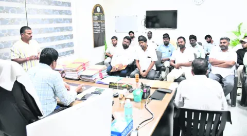 సీఎంఆర్ గడువులోగా అప్పగించాలి