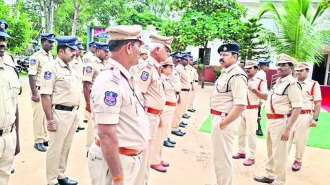 బాధితులకు అండగా నిలవాలి