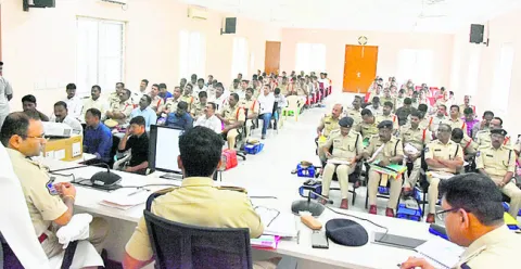 పోలీస్ ప్రతిష్టకు   భంగం కలిగిస్తే చర్యలు