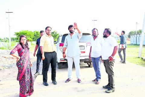 అభివృద్ధి పనులు పూర్తిచేయాలి