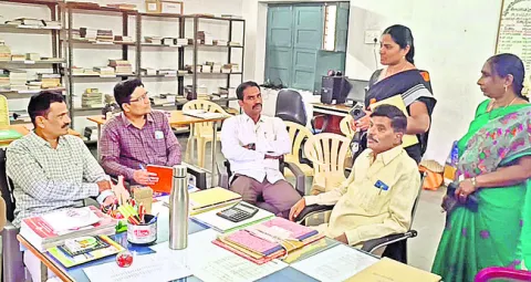 బాలుడి ఆత్మహత్యపై విచారణ